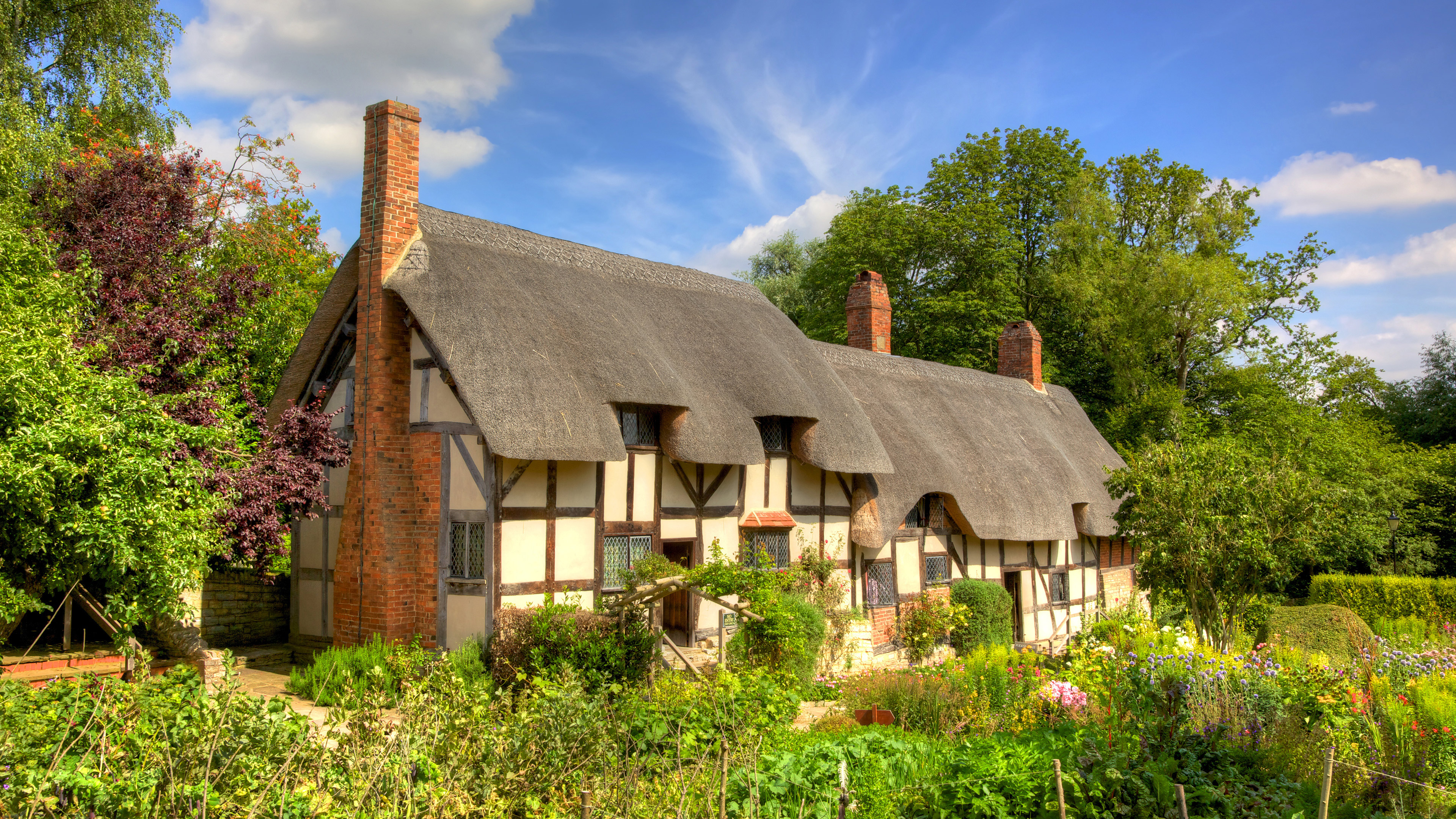 安妮·海瑟薇的小屋与花园,埃文河畔斯特拉特,英格兰 (© David Steele/Shutterstock) 安妮·海瑟薇的小屋与花园,埃文河畔斯特拉特,英格兰 (© David Steele/Shutterstock)