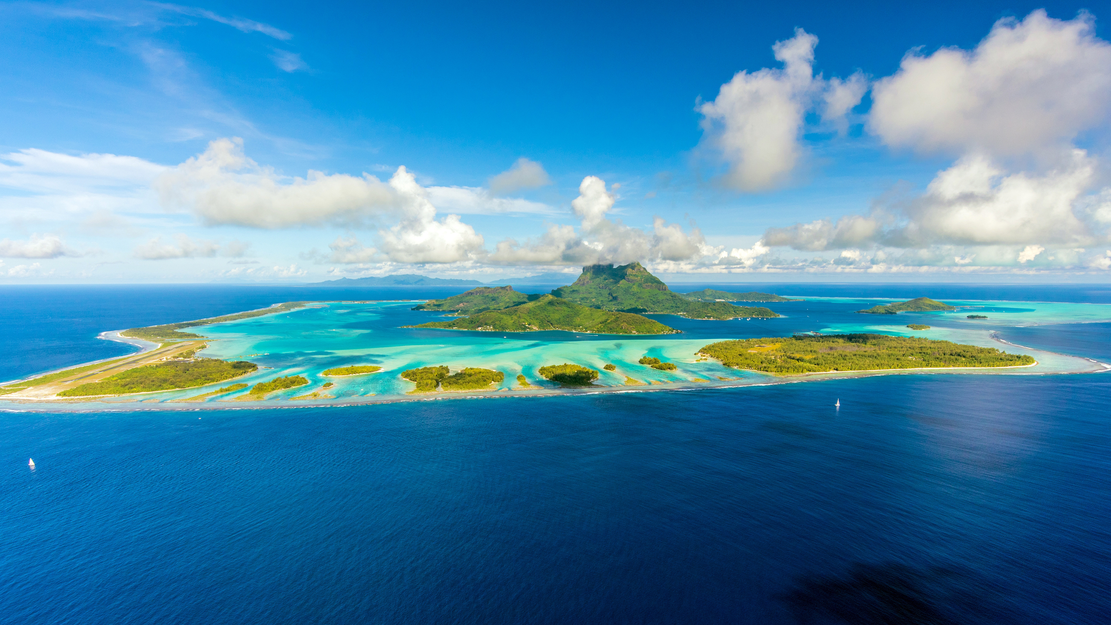 波拉波拉岛及其泻湖, 南太平洋, 法属波利尼西亚 (© Frederick Millett/Shutterstock) 波拉波拉岛及其泻湖, 南太平洋, 法属波利尼西亚 (© Frederick Millett/Shutterstock)