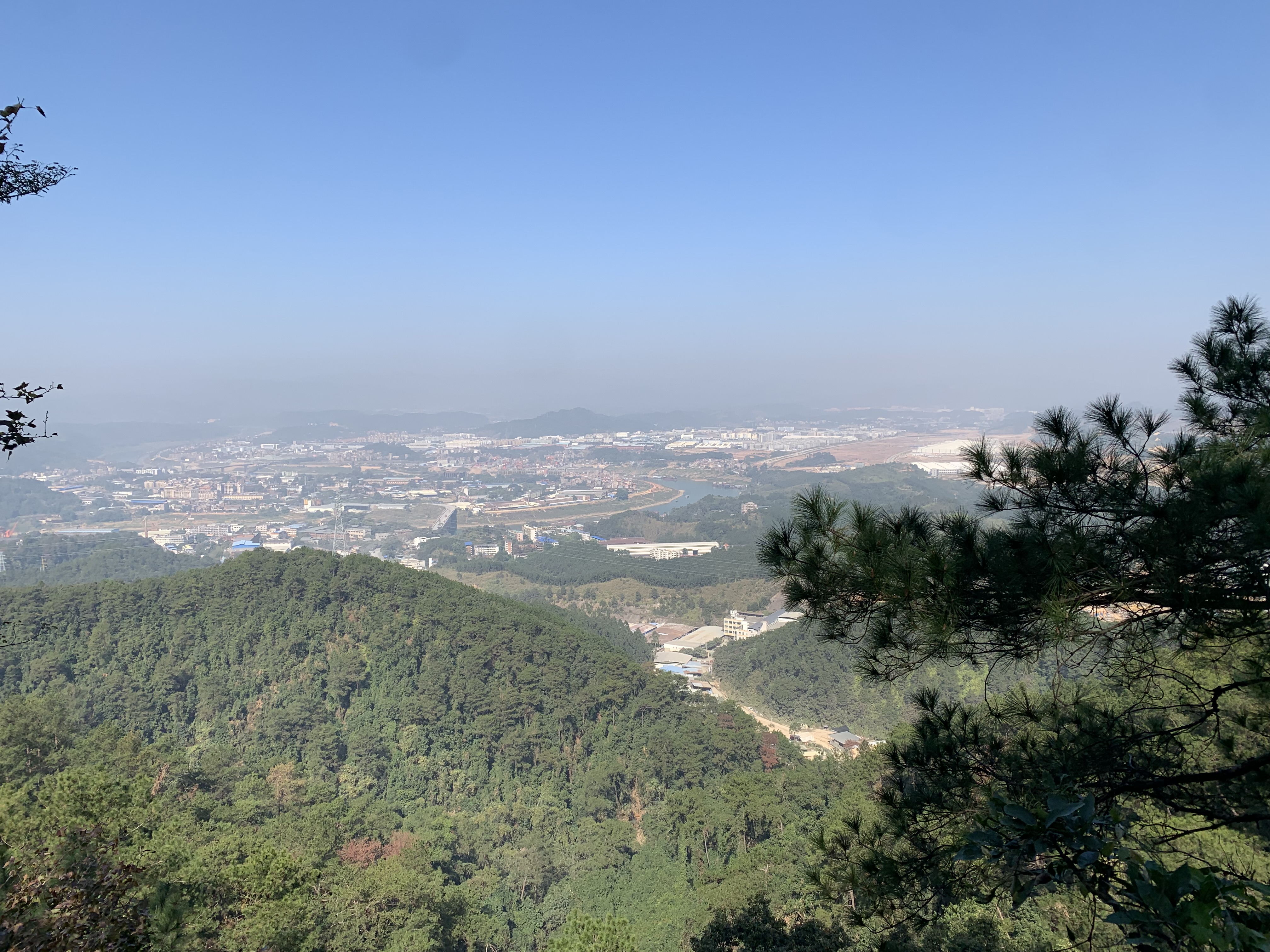 俯瞰莲花山方向